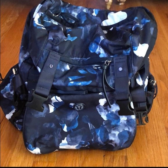 Lululemon Traveling Yogini Rucksack - Picture 2 of 8